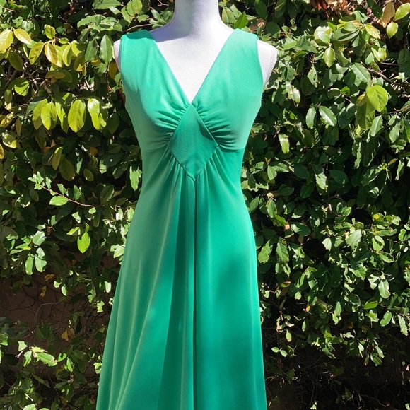 Vintage 1960’s dress with embroidered shawl - Picture 5 of 6